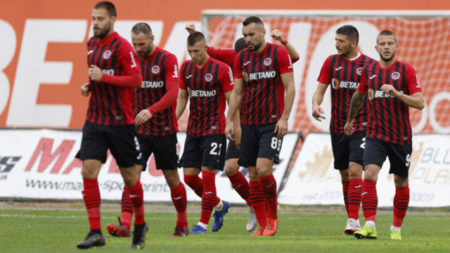 Локомотив София изигра пореден силен двубой срещу водещите тимове и