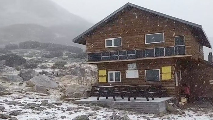 Зимата се завърна по планините. На връх Мусала вече заваля