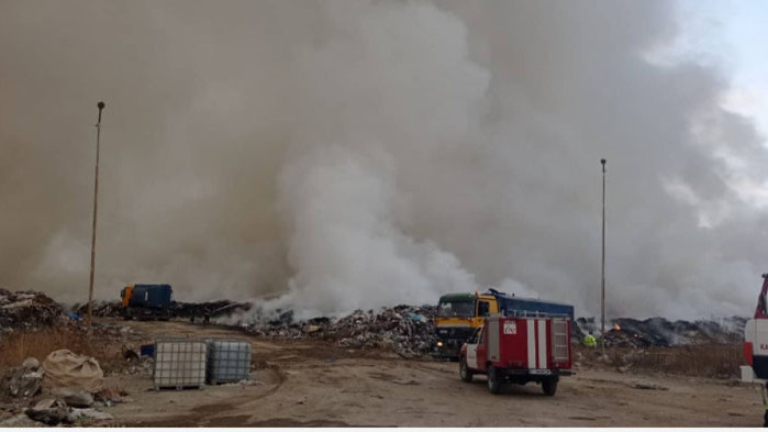 Втори ден гори регионалното депо за отпадъци край Стара Загора