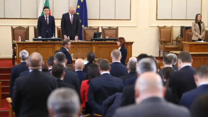 Депутатите с минута мълчание в памет на загиналия униформен БСП