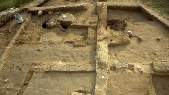 Китайски археолози наскоро откриха руините на градски път, датиращ отпреди