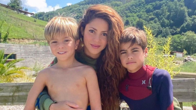 Колумбийската певица Шакира получи попечителството над децата след раздялата си