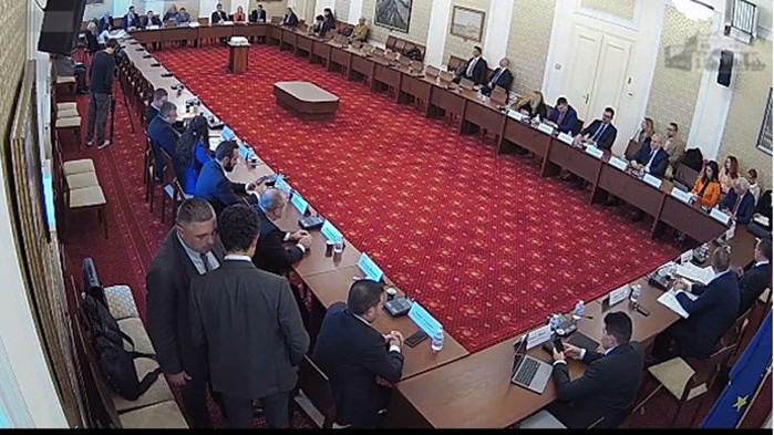 С 12 гласа за депутатите от икономическата комисия приеха на