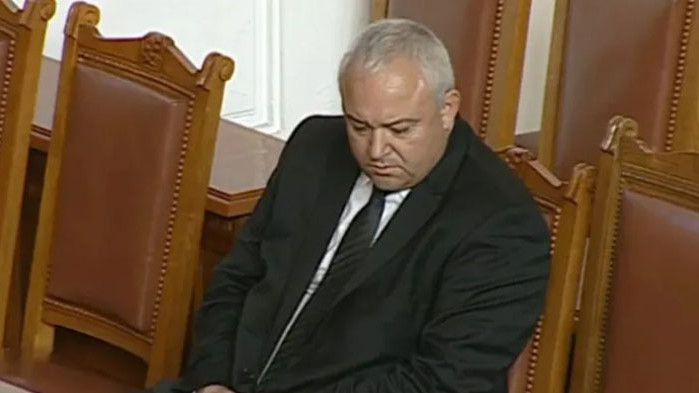 Демерджиев се разплака в парламента за убития полицай