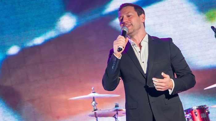 С коледен концерт във Виена ще зарадва певецът и актьор