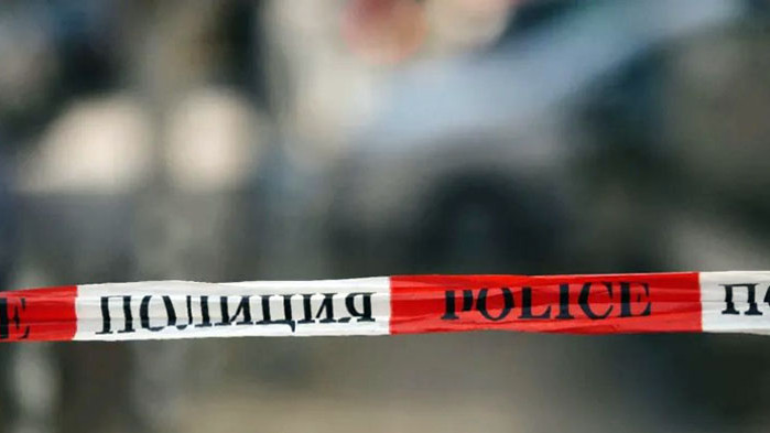 Откриха тяло жена в блок в Дупница, съобщиха от полицията.