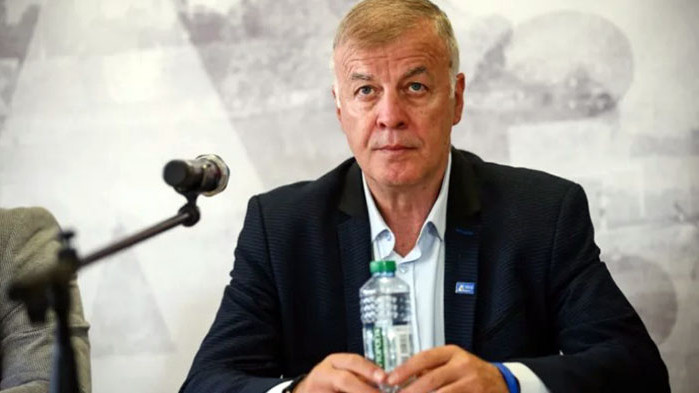 Левски продължава в икономичен режим. Това съобщение на Станимир Стоилов