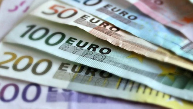 Курсът на еврото отбелязва нов на ръст спрямо долара съобщават