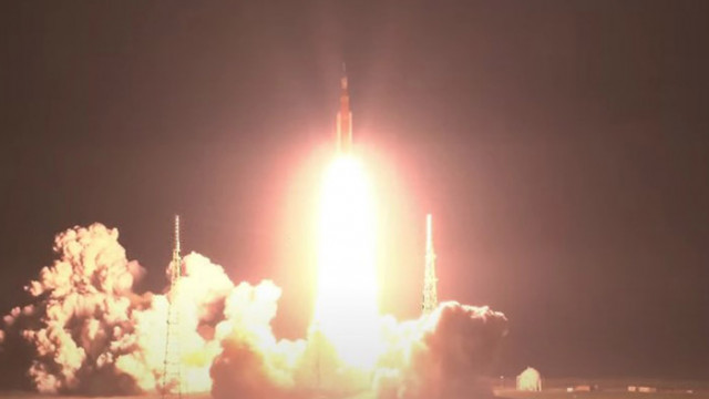 НАСА успешно изстреля новата си ракета до Луната Мисията Артемис 1