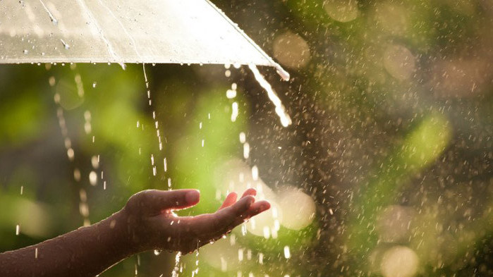 През страната ще премине студен атмосферен фронт. Ще е облачно,