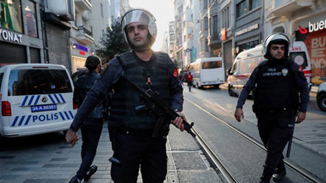 Съдът остави 17 души в ареста заради бомбения атентат в Истанбул