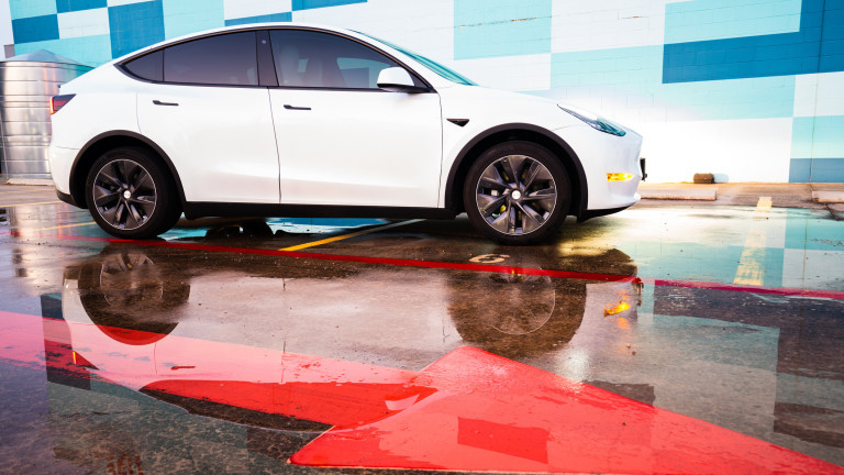 Неуправляем Tesla Model Y отне два живота в Китай