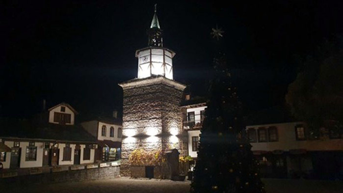 Часовниковата кула в Трявна грейна с ново осветление