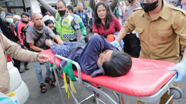 Земетресение разтърси индонезийския остров Ява загинали са 56 души а