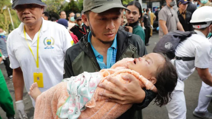 Земетресението в индонезийски остров Ява отне над 160 човеки живота,