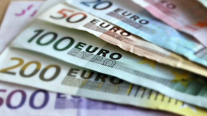 Курсът на единната европейска валута леко се повиши тази сутрин,