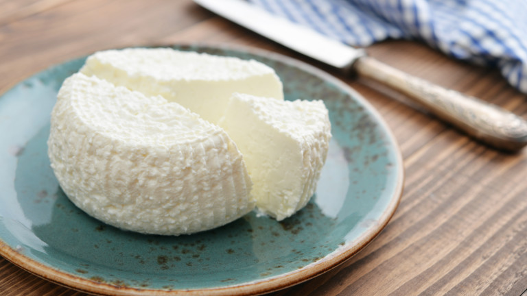 Търговската верига спира от продажба Бяло саламурено сирене МАКЛЕР -