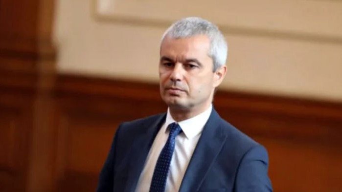 Костадин Костадинов: Румен Радев върви по ръба на закона
