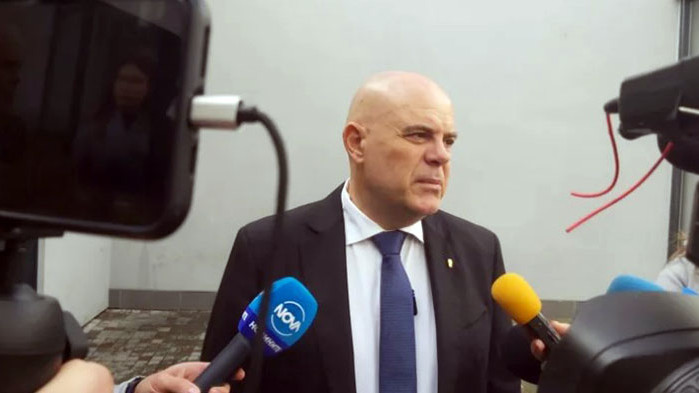 Гешев: Време е политиците да решават реалните проблеми на хората