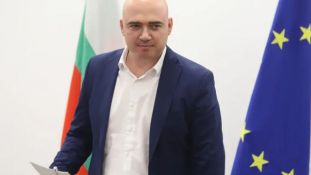 Министърът на туризма покани Илън Мъск да посети Белоградчишките скали