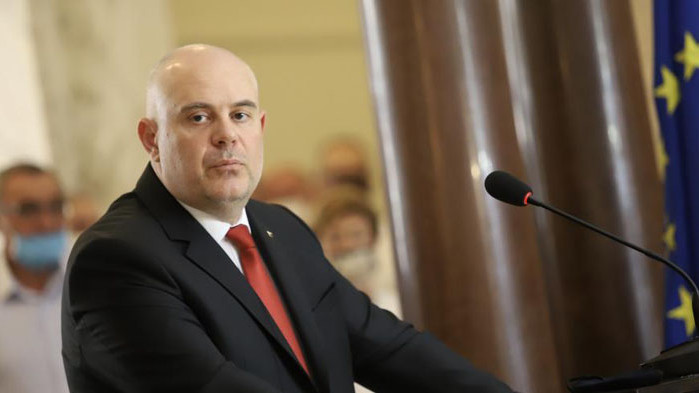 Кой написа поредния закон срещу Иван Гешев
