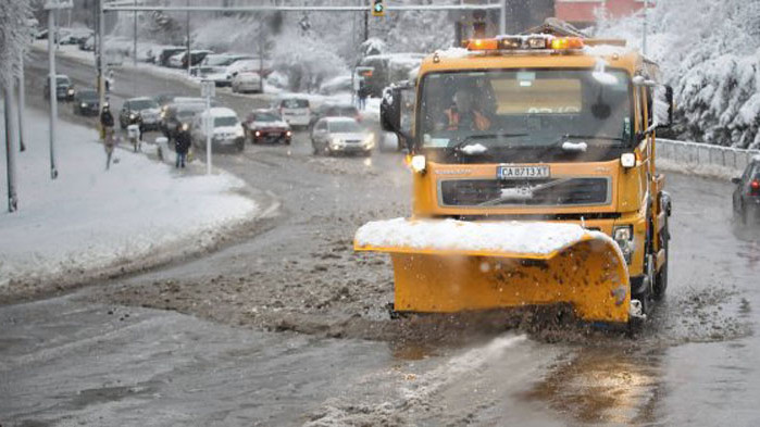 335 снегорина имат готовност за зимното почистване на София. Определени