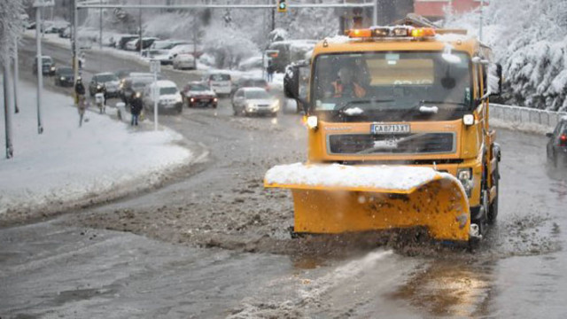 335 снегорина имат готовност за зимното почистване на София Определени
