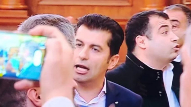 С панаирджийски изпълнения започна обсъждането на ИК, отстраниха Настимир Ананиев