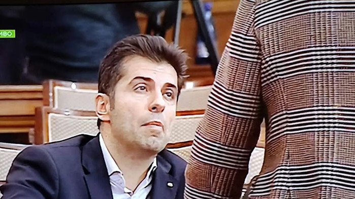 ПП се страхува от разкритията на БСП: Петков се присламчи към Нинова в НС