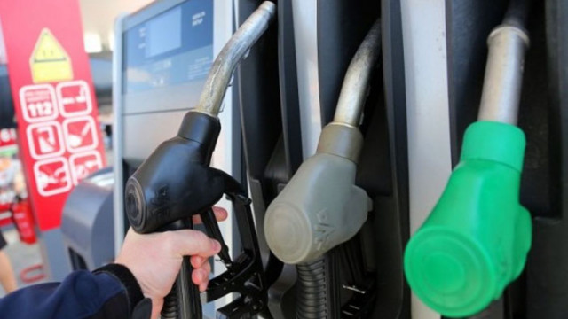 Експерт: Цените на горивата могат да паднат и с лев