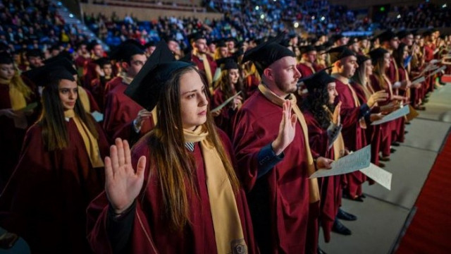 Дипломираха се 352-ма лекари от факултета по „Медицина“ от Випуск 2022 на МУ-Варна