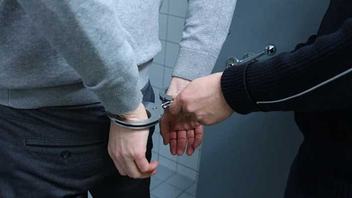 Той дори показал краката на жертвата си, които били облени