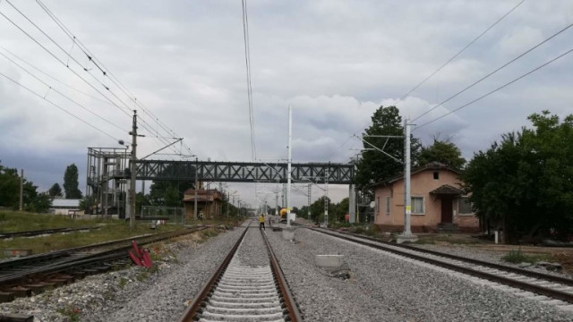 Преустановява се движението на ППС през двата жп прелеза в с. Зверино