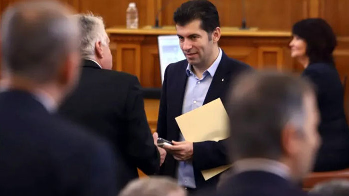 Депутати на Кирил Петков остро срещу Румен Радев - откраднал Коледа
