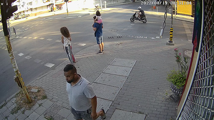 Полицията издирва мъж, ограбил през лятото жена на Колхозния пазар във Варна