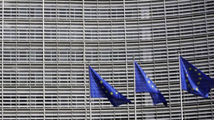 Европейската комисия съобщи днес, че предприема две наказателни процедури срещу