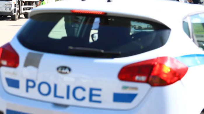 Заловиха 42 мигранти в бус с български шофьор край Нова Загора