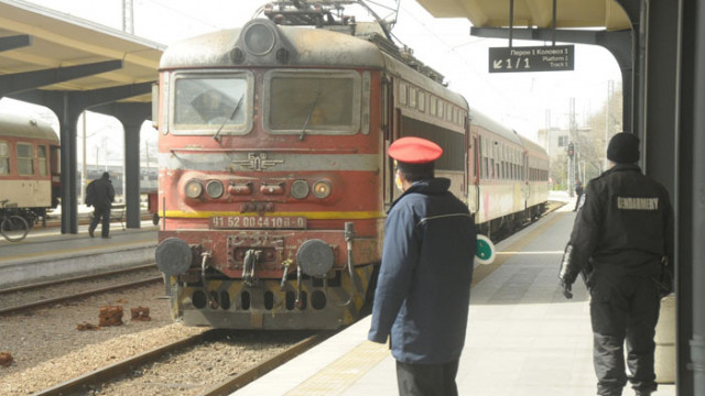Пострадалият при вчерашното срутване на скална маса машинист на влака
