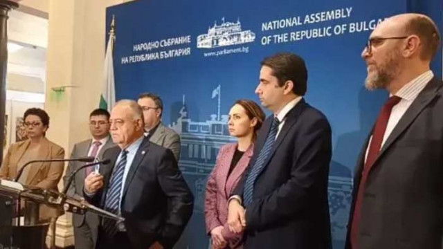 Съпредседателят на Демократична България Атанас Атанасов пусна от парламентарната трибуна
