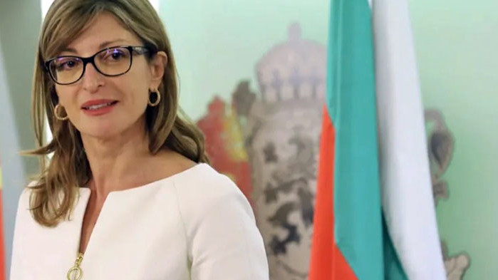 В месеците когато всички институции и партии трябваше да помогнат