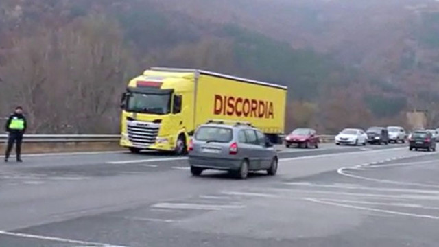 Камион уби пешеходец на пътя между Симитли и Благоевград
