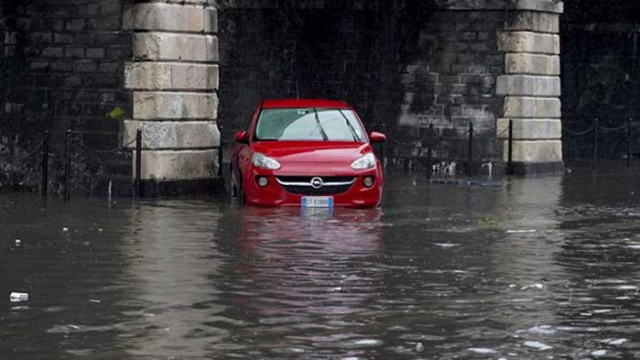 Тежки наводнения на остров Сицилия Придошлите води затвориха много от