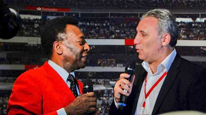 Христо Стоичков: Моля се Пеле да спечели битката с болестта