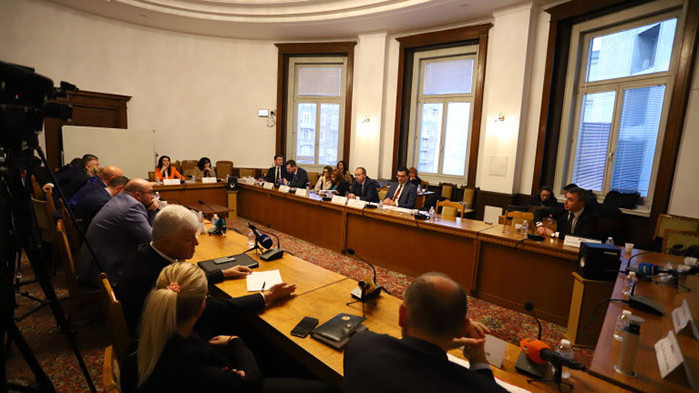 Неочаквано се оказва, че никой от кабинета "Петков" не бил довел Gemcorp