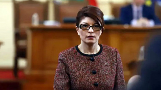 Десислава Атанасова: Българските политици злоупотребяват с една или друга институция