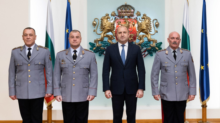 Президентът Радев награди военни с висше офицерско звание