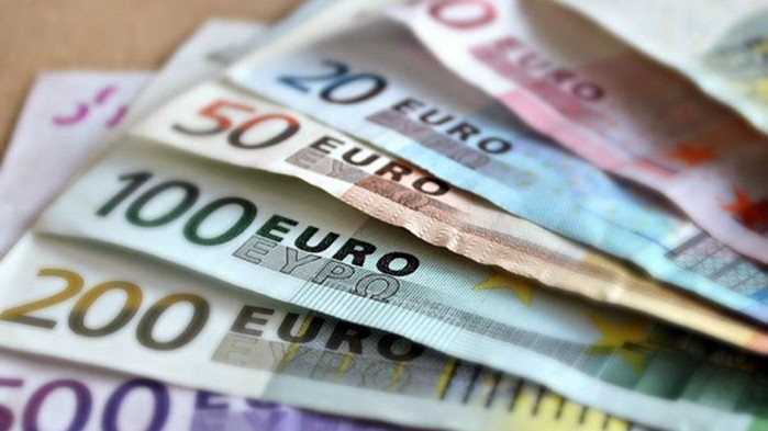 Курсът на еврото днес остана стабилен над прага от 1,05
