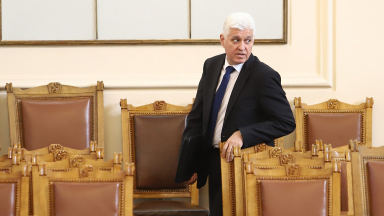 Депутатите влязоха в остър спор за дневната си програма и