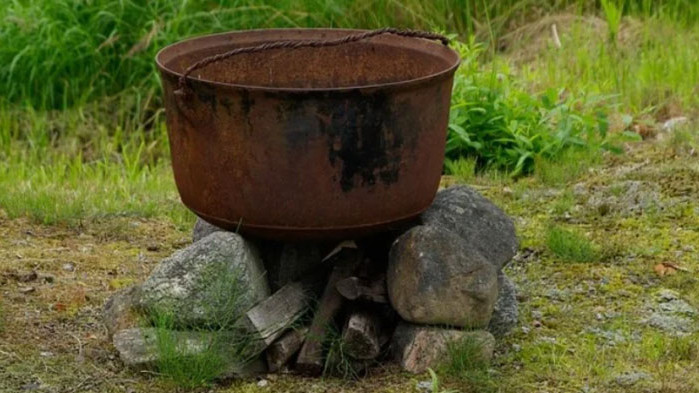 Мъж заплаши, че ще скочи от покрива на къщата си,