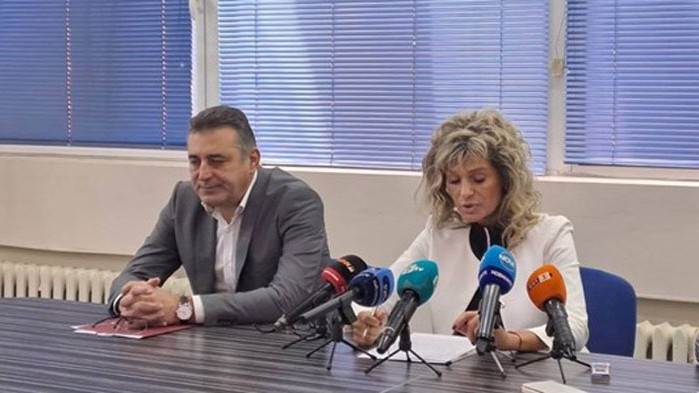 Арестувани са трима, двама са с обвинения България може да
